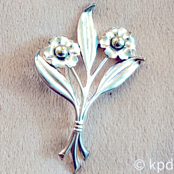 Mid-Century 1950s era vintage silver floral brooch - Picture 4 of 8